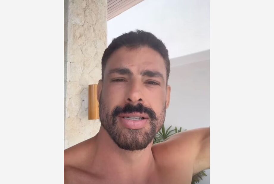 Cauã Reymond teve problemas no equipamento de segurança enquanto surfava em Bali