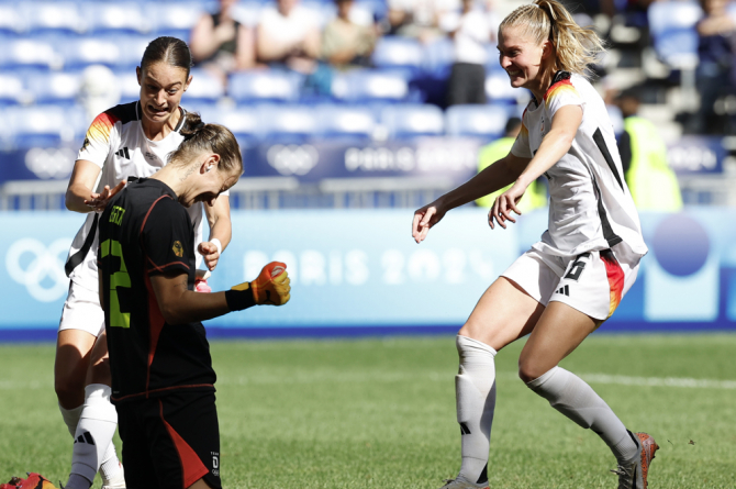 Espanha desperdiça pênalti nos acréscimos e perde o bronze para a Alemanha no futebol feminino