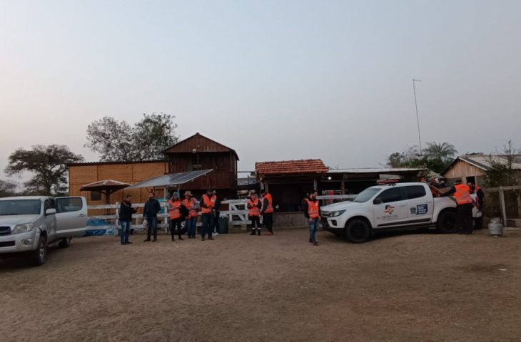 Dezenas de voluntários estão no interior do Pantanal para promover ação social e humanitária aos ribeirinhos