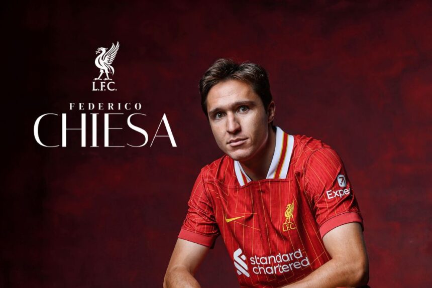 O atacante Chiesa agora está a serviço do Liverpool
