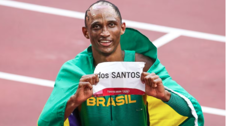 Alison dos Santos, medalhista de bronze nos 400m com barreira