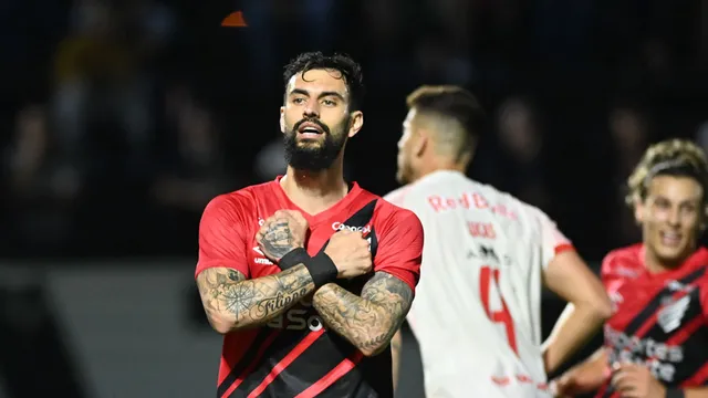 Athletico-PR volta a vencer o Red Bull Bragantino e avança na Copa do Brasil