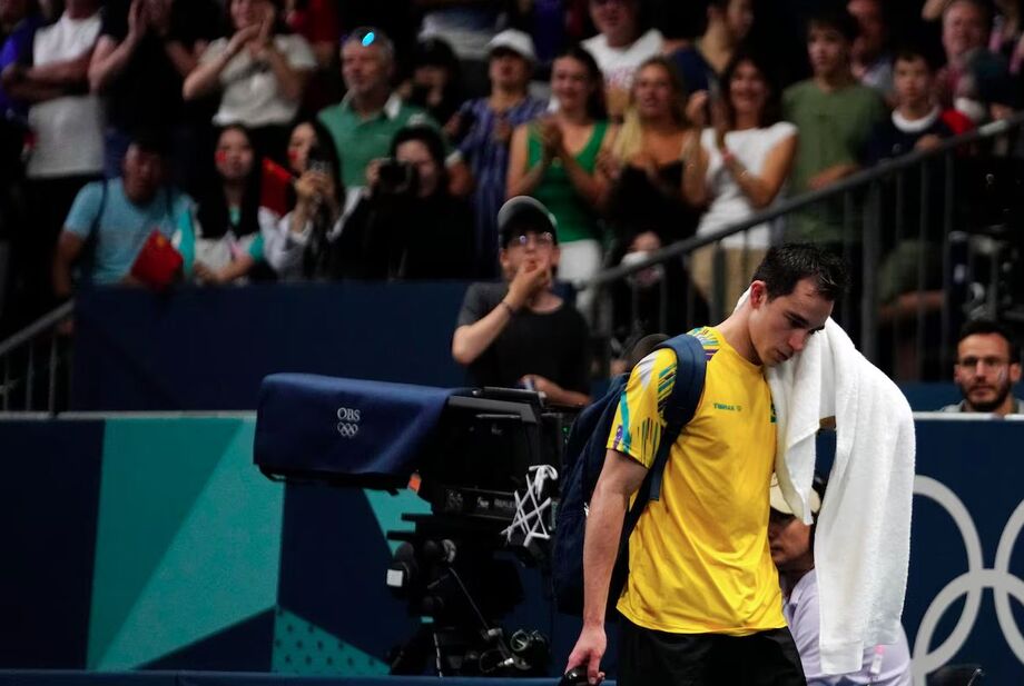 Hugo Calderano não escondeu a frustração após perder medalha de bronze no tênis de mesa
