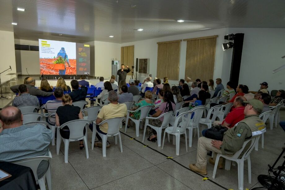 O evento foi realizado no Espaço Conviver, em Inocência (MS), e transmitido virtualmente na Câmara de Vereadores de Selvíria.