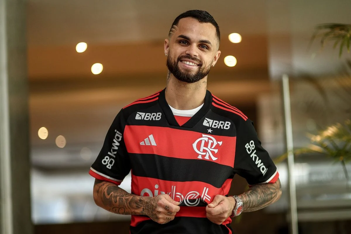Michael foi oficialmente anunciado pelo Flamengo após deixar o Al-Hilal