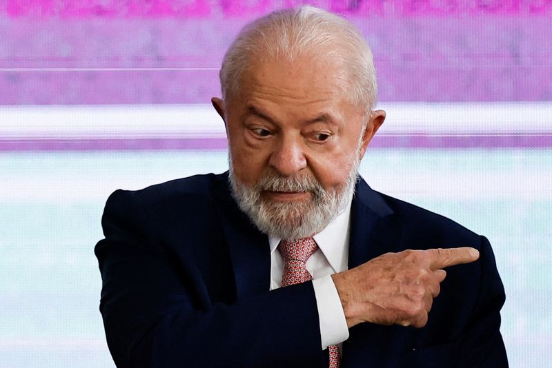 Lula fala que é a primeira em vez em SP está pedindo voto para companheiro que não seja do PT