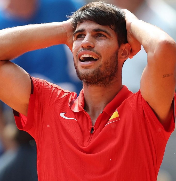 Alcaraz disputa apenas a chave de simples após ser eliminado nas duplas, ao lado de Rafael Nadal