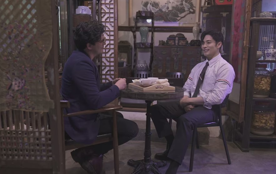 Estevan Muniz entrevista o ator de doramas Sung Hoon no 'Fantástico'