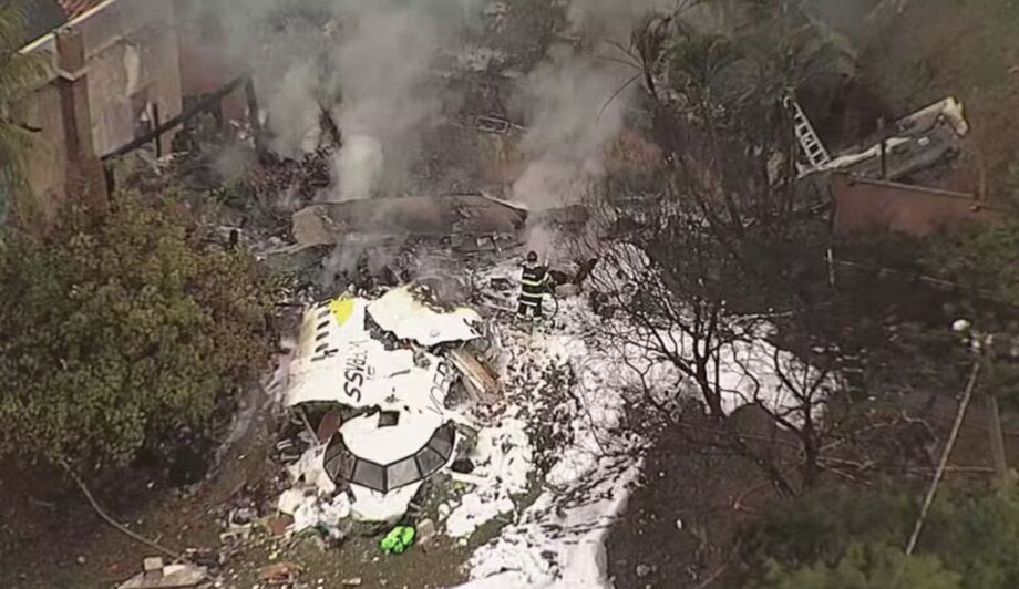 Avião com 61 pessoas caiu em Vinhedo (SP)