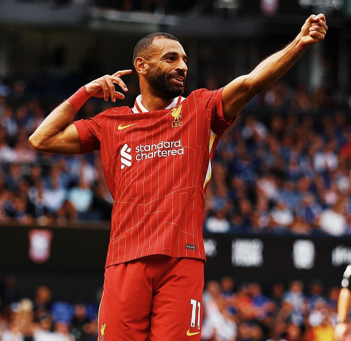 O camisa 11 e ídolo do Liverpool fez o segundo gol da partida