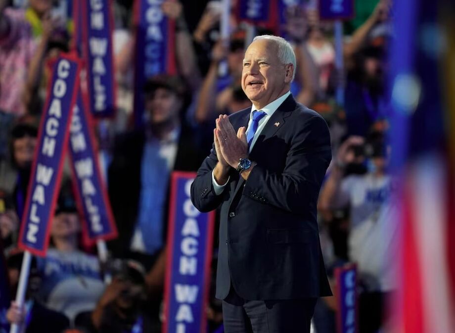 Tim Walz aceitou a nomeação para ser o candidato à vice-presidência democrata na corrida presidencial junto de Kamala Harris.