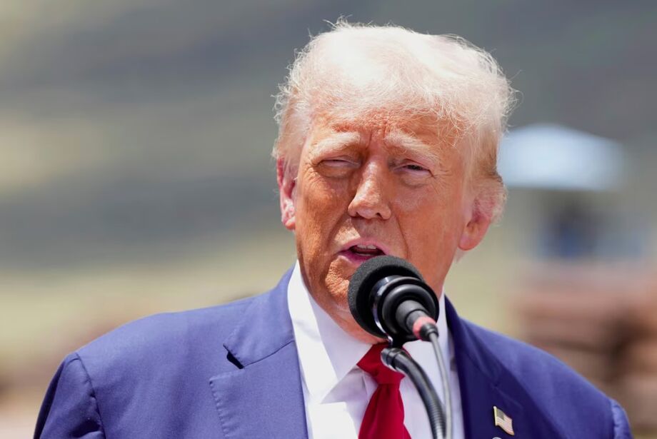 O ex-presidente Donald Trump participa de um comício em Sierra Vista, Arizona, próximo da fronteira entre os EUA e o México