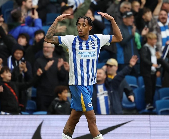 Brasileiro João Pedro fez o segundo gol do Brighton para decidir a partida