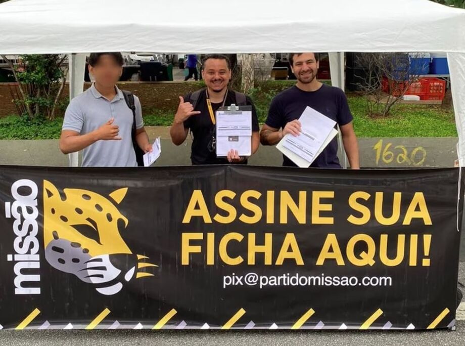 Membros do MBL costumam angariar assinaturas na Avenida Paulista, em São Paulo. Membros do MBL costumam angariar assinaturas na Avenida Paulista, em São Paulo