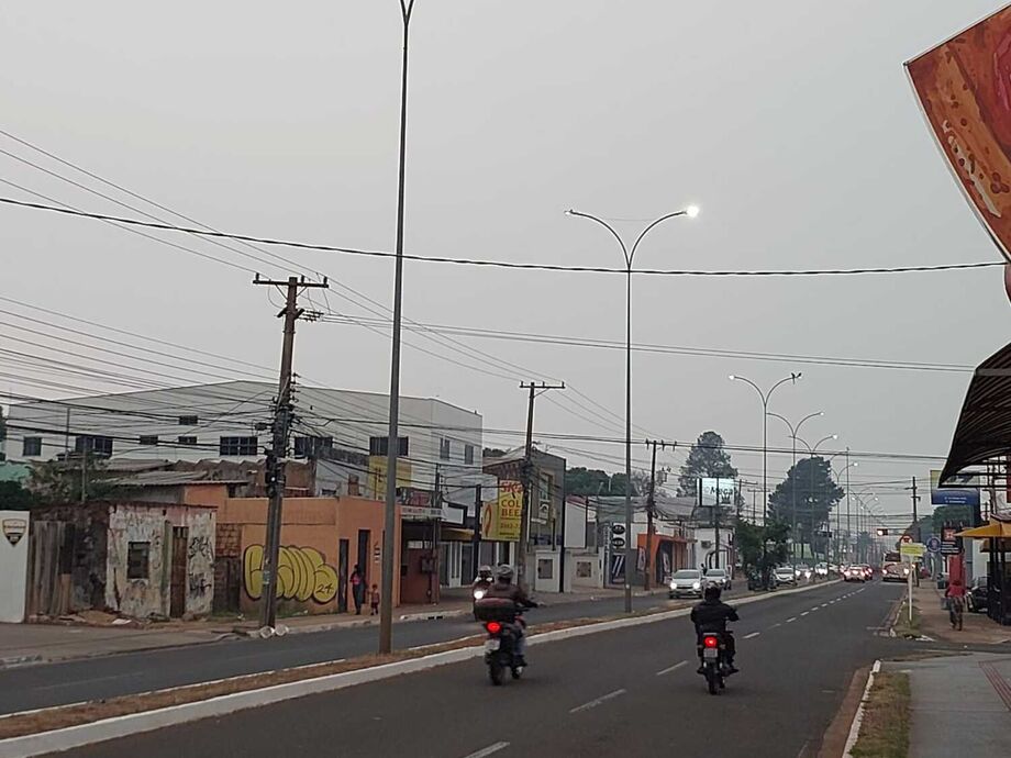 Fumaça das queimadas toma conta de Campo Grande nesta quinta-feira