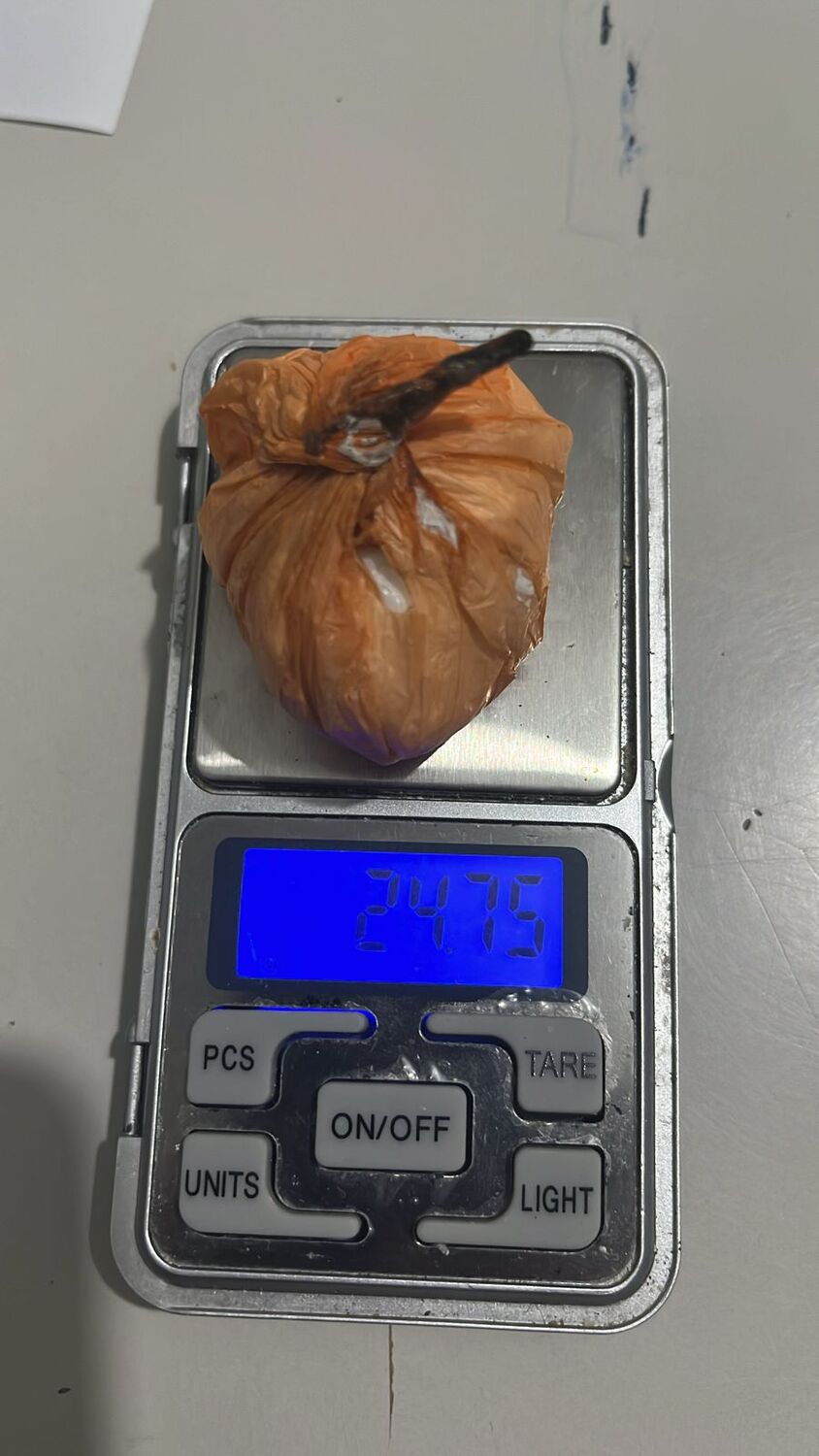 Os policiais encontraram com o adolescente cerca de 25 gramas de cocaína.