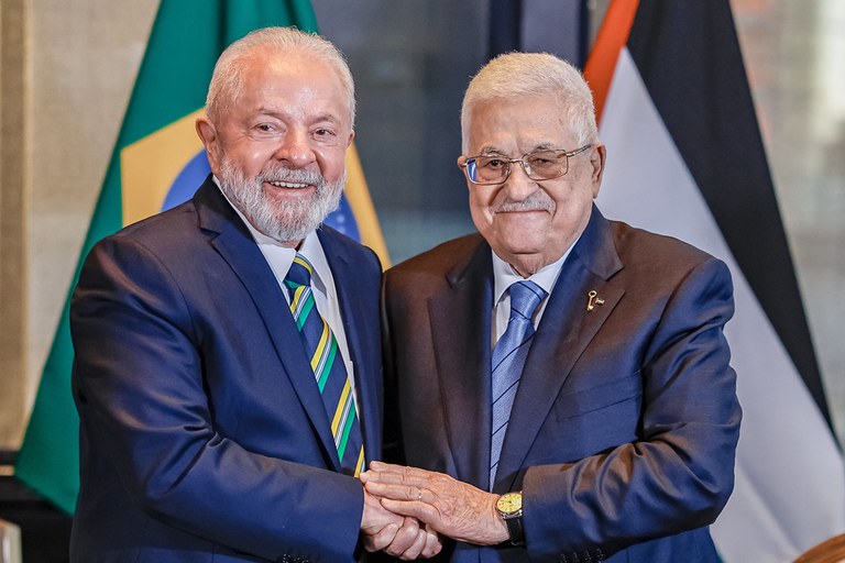 No encontro com Mahmoud Abbas, Lula defendeu a solução de dois Estados, Palestina e Israel, no Oriente Médio