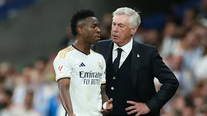 Ancelotti defende Vini Jr. após atacante pedir silêncio à torcida rival: 'Muitos insultos'