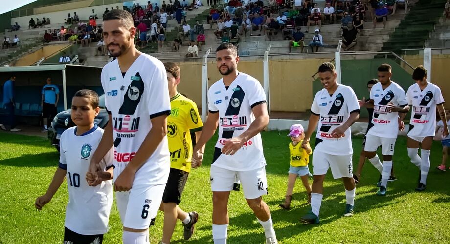Misto EC de Três Lagoas desiste da Série B do Campeonato Sul-Mato-Grossense por falta de recursos financeiros; competição segue sem alterações no formato e na tabela.