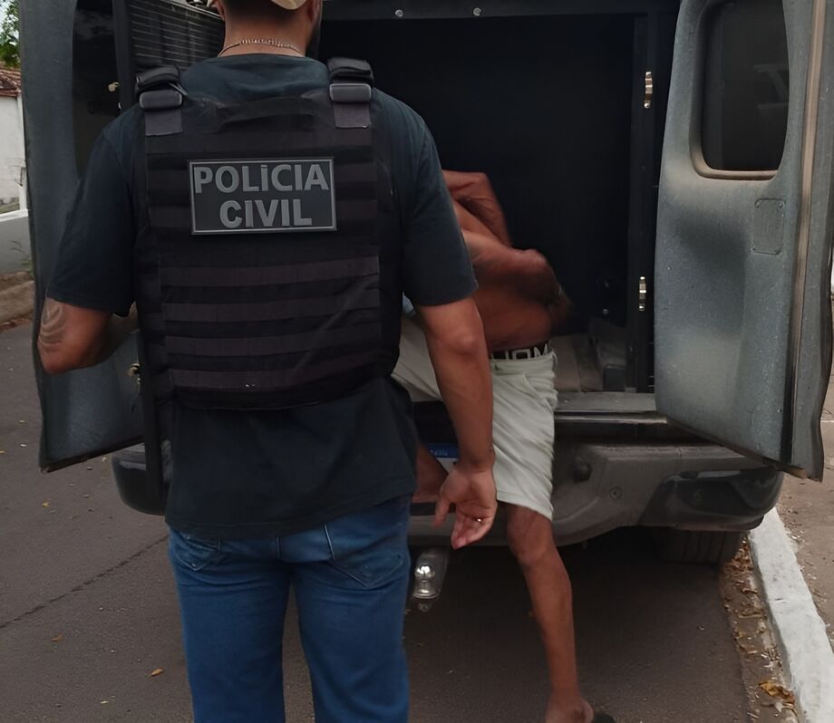 Policiais prendem homem acusado de estuprar enteada em Ladário