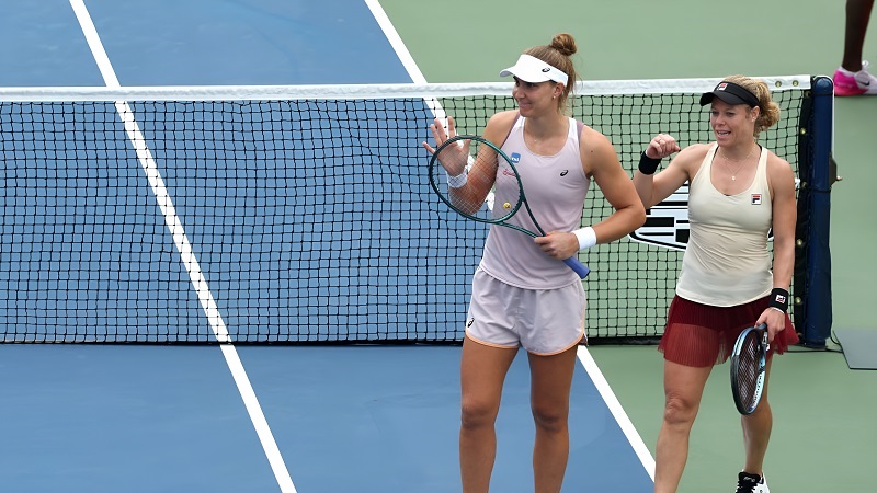 A parceria entre Bia Haddad Maia e Laura Siegemund foi eliminada nas oitavas de final do US Open, com derrota para Jelena Ostapenko e Lyudmyla Kichenok por 2 sets a 0.