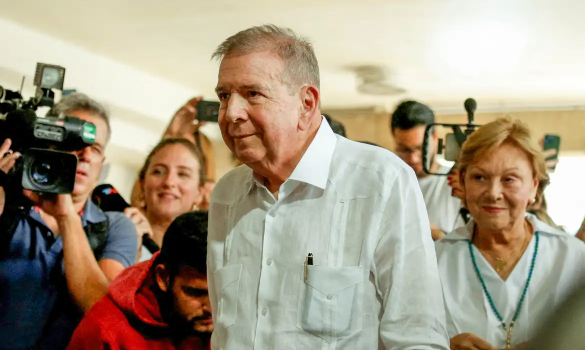 Ministério Público da Venezuela pede prisão de líder da oposição.