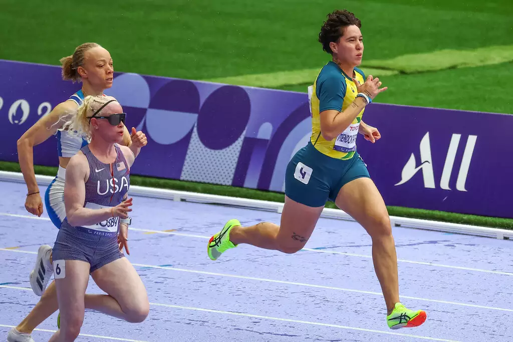 Gabriela Mendonça em ação durante a semifinal dos Jogos Paralímpicos de Paris 2024