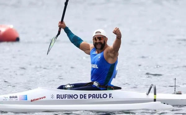Fernando Rufino, ouro na canoagem nos Jogos Paralímpicos de Paris.