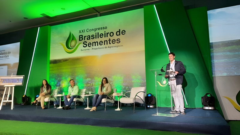 Painel de discussões no XXII Congresso Brasileiro de Sementes reúne especialistas para debater inovações tecnológicas e a importância das sementes no agronegócio sustentável.