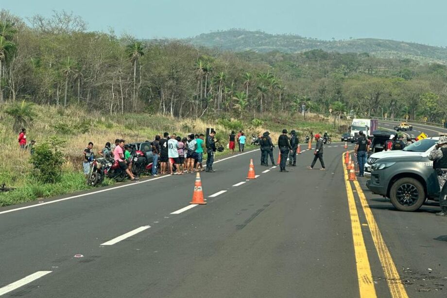 Indígena de 16 anos morre em queda de moto em região de conflito no Mato Grosso do Sul; polícia investiga as causas do acidente.