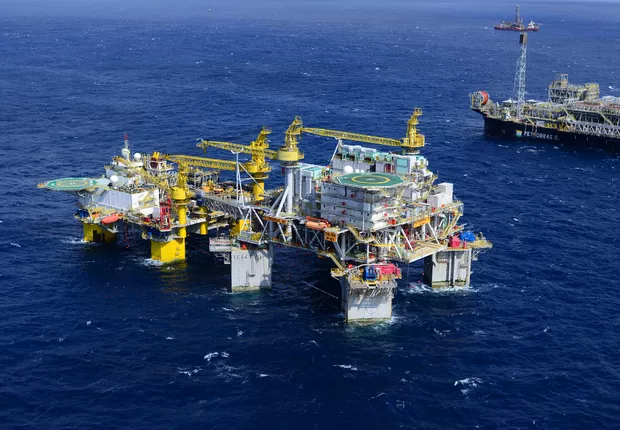 Plataforma que inclinou na Bacia de Campos está estável, diz Petrobras