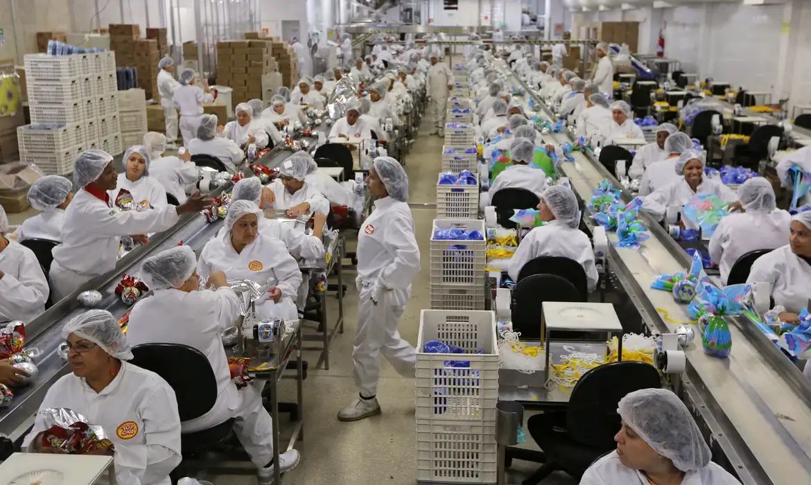 Na média nacional, a indústria brasileira operava em patamar 1,4% acima do pré-crise sanitária