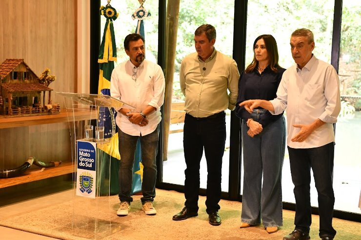 Paulo Corrêa representou a ALEMS em entrega de honrarias hoje de manhã, no receptivo do Governo