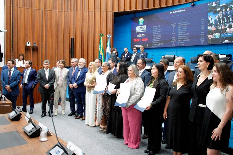Profissionais foram agraciados com o Diploma de Honra ao Mérito