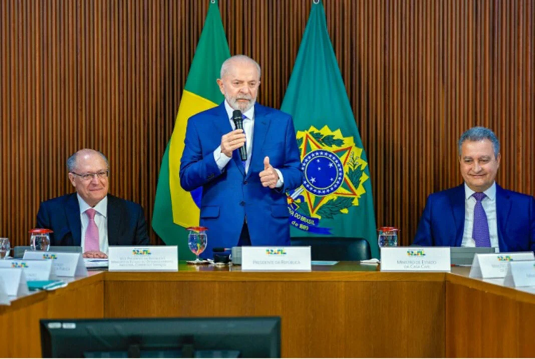 Desafio do Brasil é fazer o que for preciso para crescer independentemente do custo, diz Lula