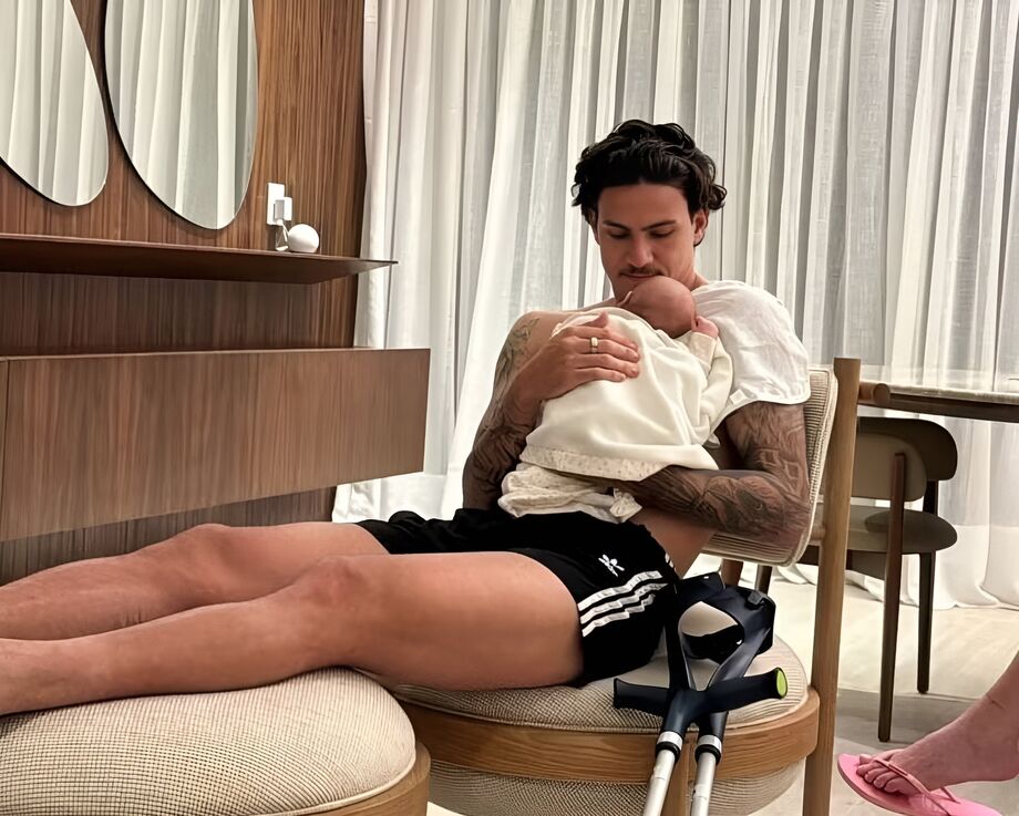 Pedro se recuperando de lesão em casa