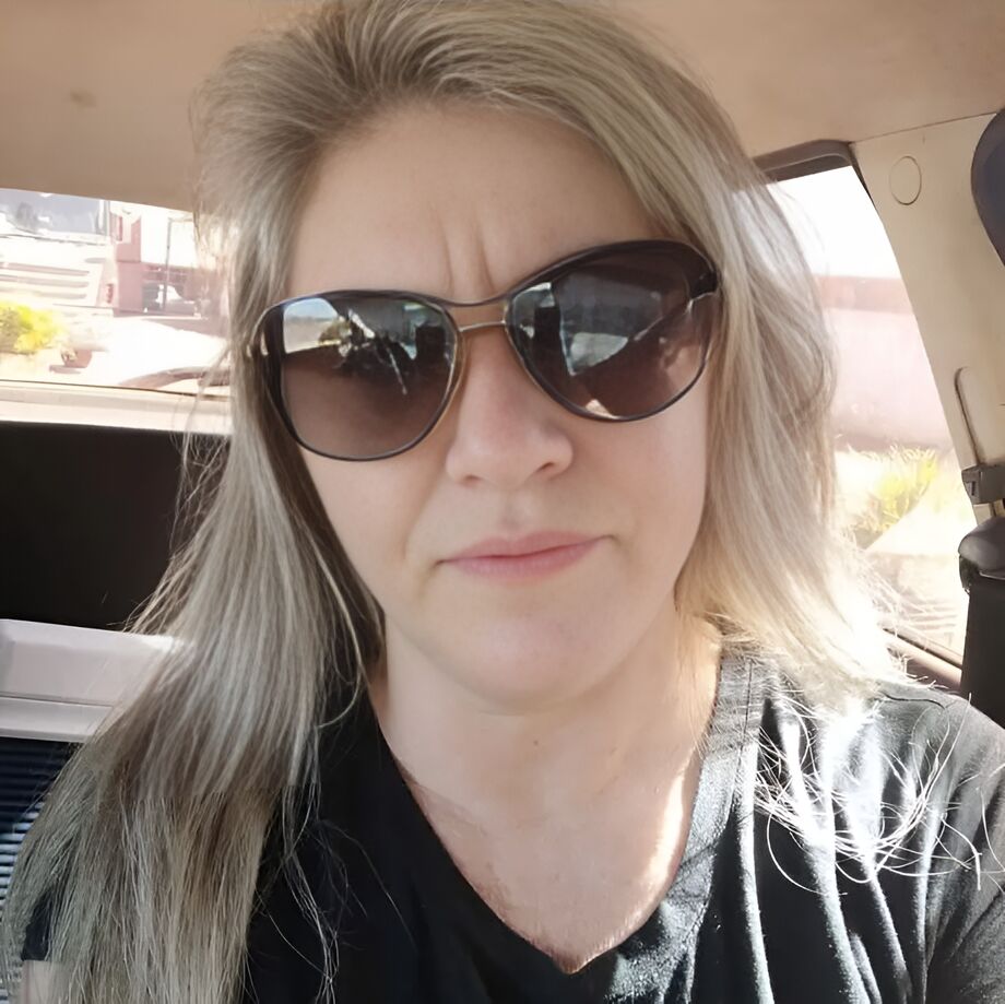 Marlene Salete Mees, de 54 anos, foi morta a facadas pelo marido em Amambai (MS). O crime foi presenciado pela filha de 11 anos, que chamou a polícia.