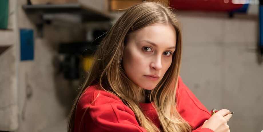 Carla Diaz no papel de Suzane Von Richthofen.