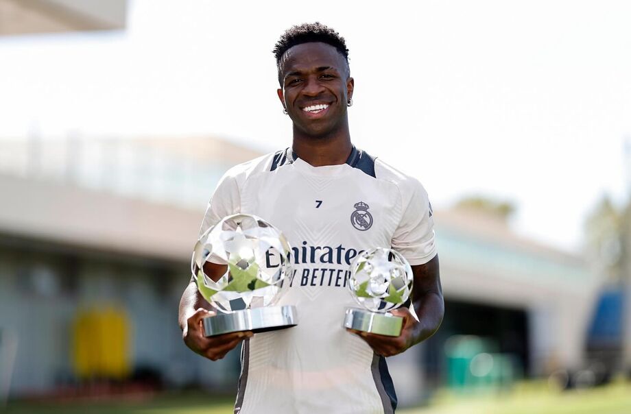 Vini Jr. recebe prêmio de melhor da Liga dos Campeões e agradece: 'Trabalho e personalidade'