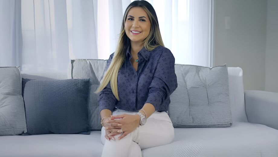 Deolane Bezerra é advogada criminalista e se tornou famosa na época do seu relacionamento com o MC Kevin, falecido em 2021