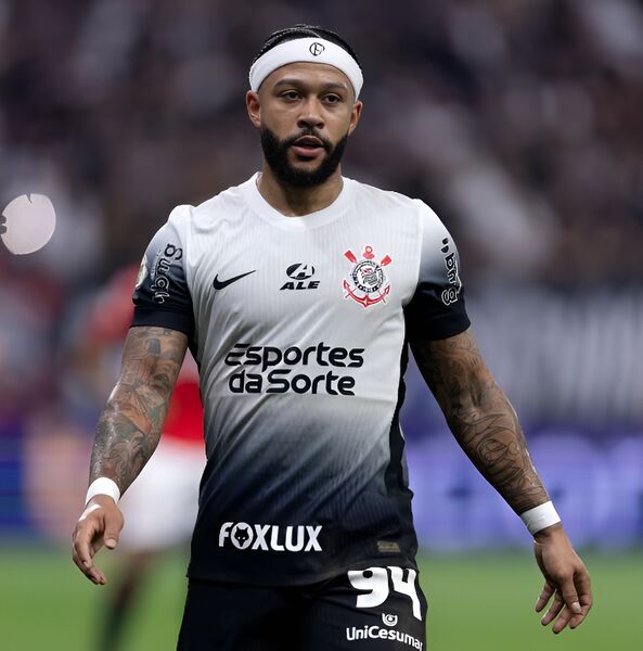 Memphis Depay estreou pelo Corinthians na vitória por 3 a 0 contra o Atlético-GO