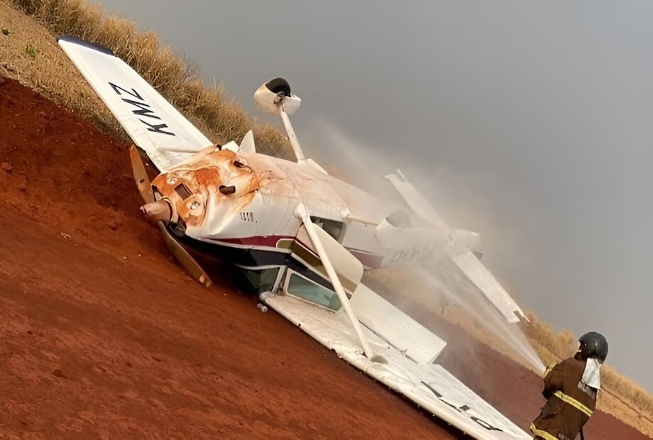 A aeronave envolvida no acidente é um Cessna 182P Skylane II, conhecido por ser utilizado em operações em áreas rurais.