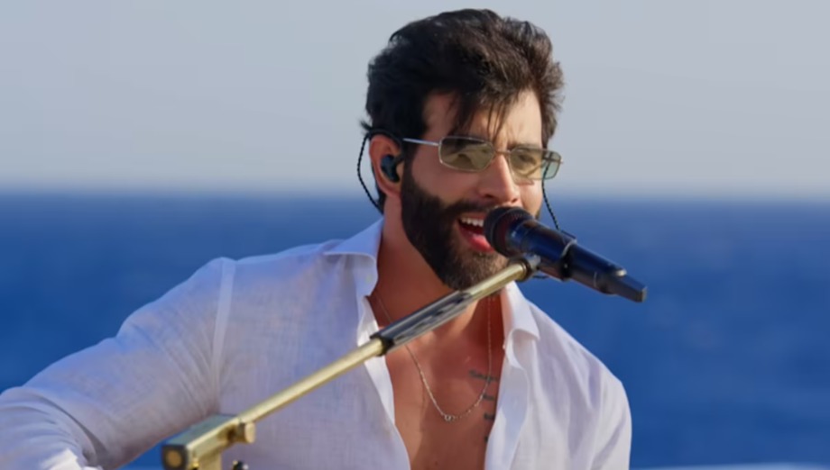 Gusttavo Lima em cena do vídeo 'Às Vezes Sim Às Vezes Não (Embaixador Acústico in Greece)' disponível em seu canal do YouTube