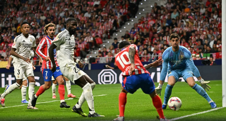 Em clássico com 20 minutos de paralisação, Atlético de Madrid arranca empate com o Real Madrid