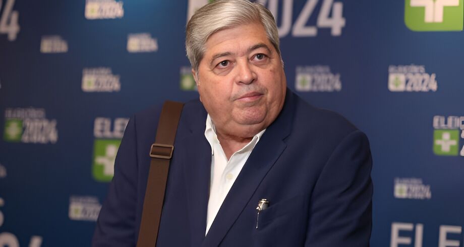 José Luiz Datena na chegada do debate da TV Cultura, na noite de domingo, 15