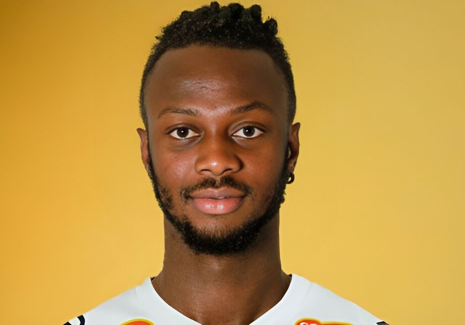 O Santos anunciou mais uma contratação: o atacante Yusupha Njie