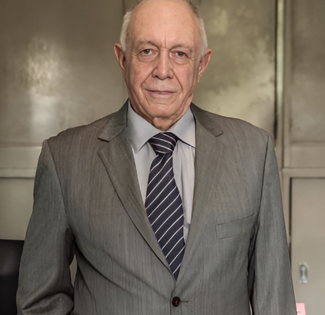 Roberto Frota como Dep. Arruda na série 'Sob Pressão'