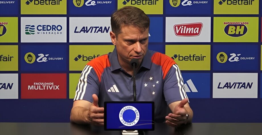 A diretoria do Cruzeiro anunciou na manhã desta segunda-feira a demissão do técnico Fernando Seabra