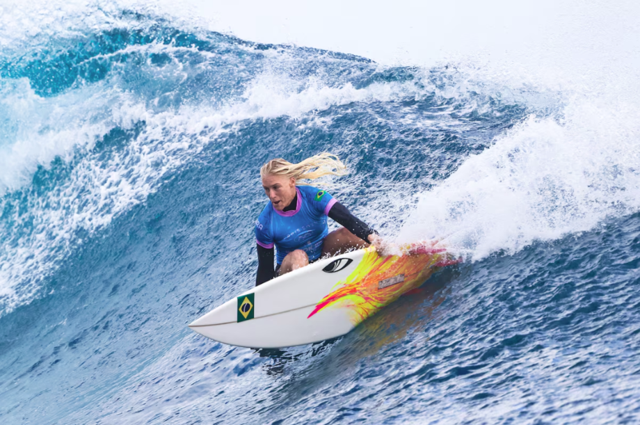 Tatiana Weston-Webb faturou a medalha de prata olímpica na disputa do surfe.