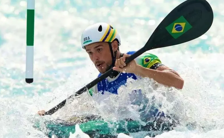 Pepê Gonçalves é bronze, mas perde título do caiaque cross da Copa do Mundo por um ponto